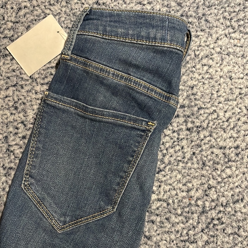 🆕Jeans - Picture 2 of 3